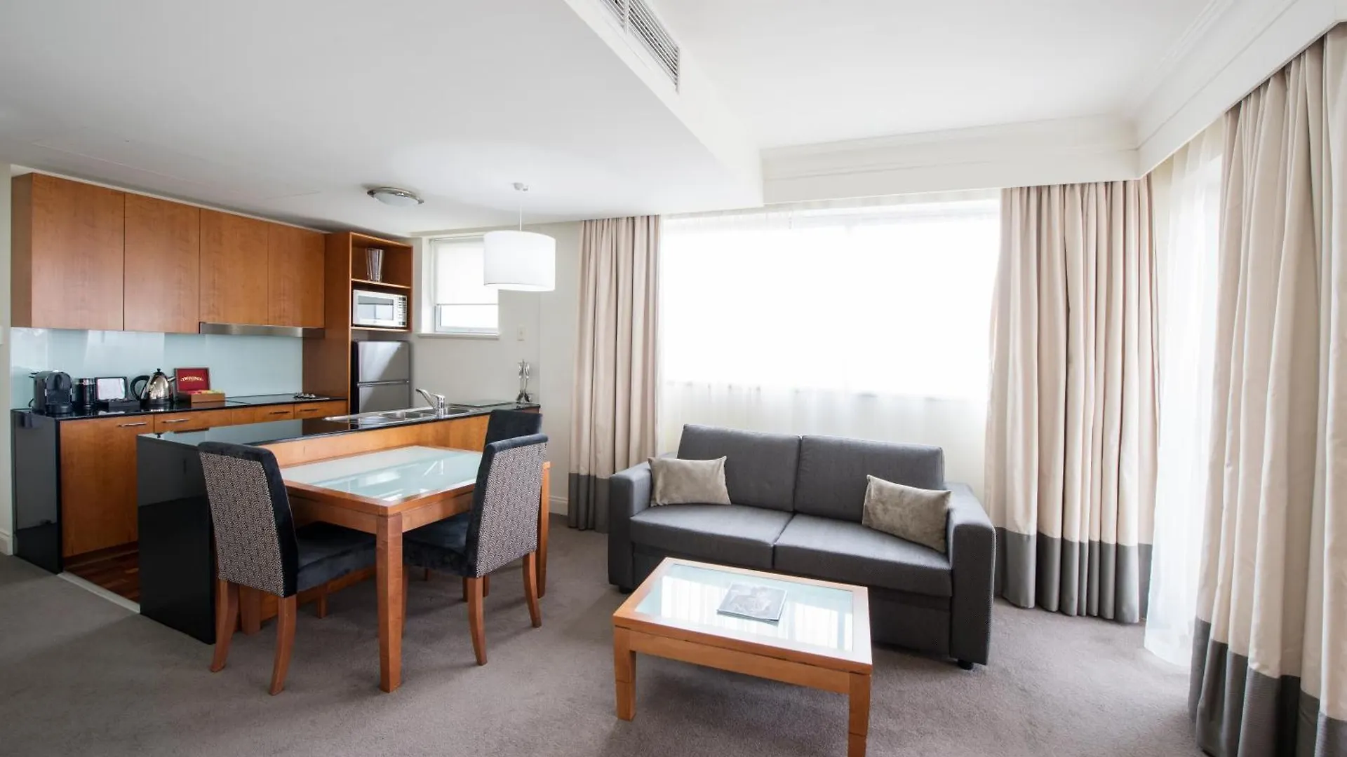 Majestic Roof Garden Hotel Adelaide