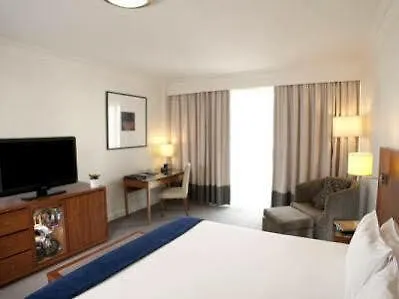 Majestic Roof Garden Hotel Adelaide 4*,